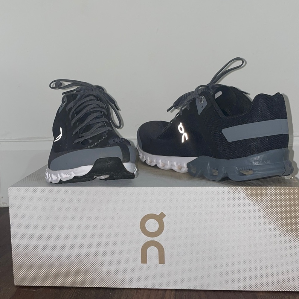 Men’s like new size 11 on cloud cloudflow